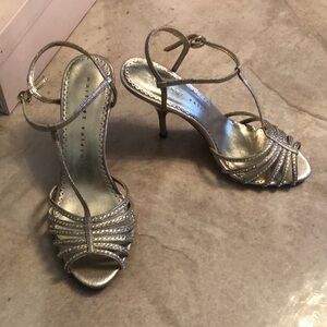 Martinez Valero Desiree Gold Silk Metal open toe dressy sandals. Exc cond 8M